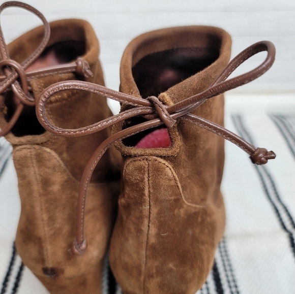 STUART WEITZMAN BROWN SUEDE HEELED BOOTIES, SZ 9.5 / 40 EUR - Picture 7 of 16